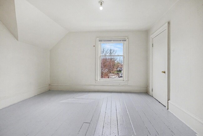 Building Photo - 121 S Clay St