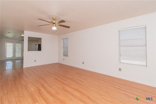 Building Photo - 2907 Lantana Dr