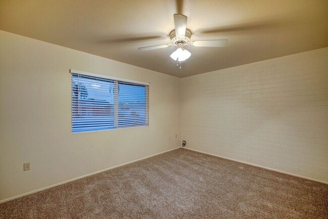 Building Photo - 9951 W Clair Dr