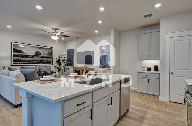 Building Photo - 888 Casina Cir