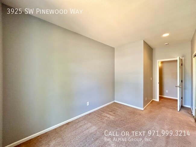 Building Photo - 3925 SW Pinewood Way