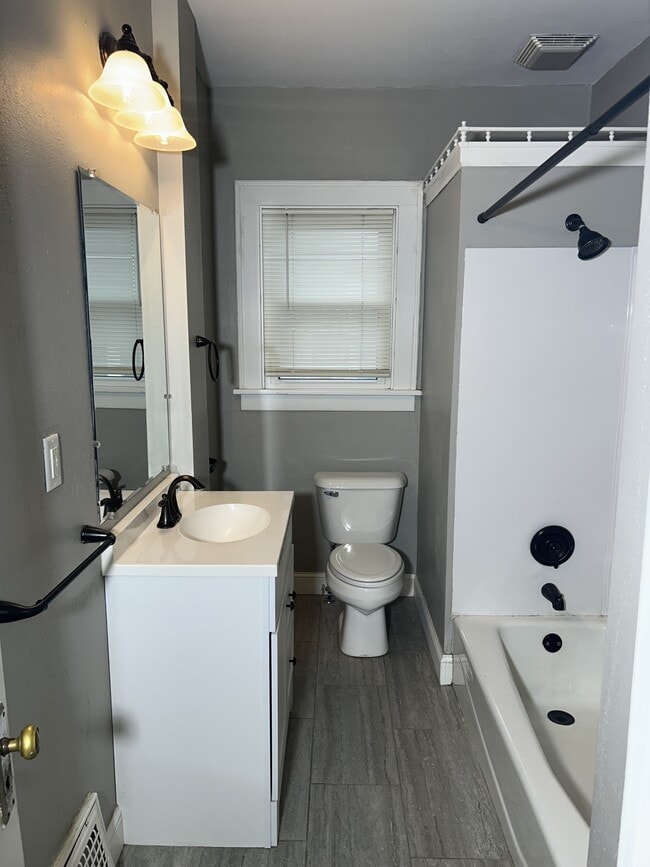 Building Photo - 1203 S West Ave