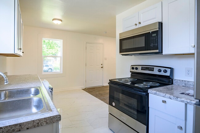 Building Photo - 1701 N Linwood Ave