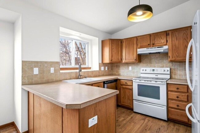 Building Photo - 749 Peregrine Run