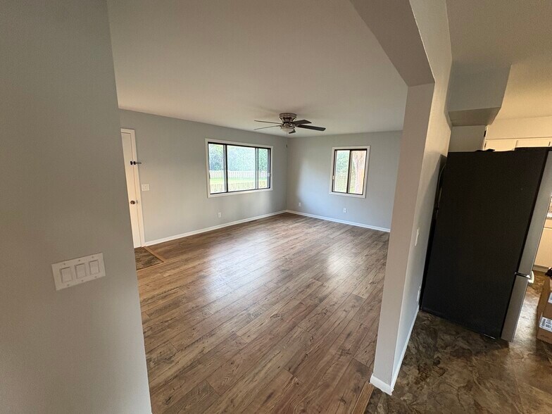 Building Photo - 6813 Enge Dr