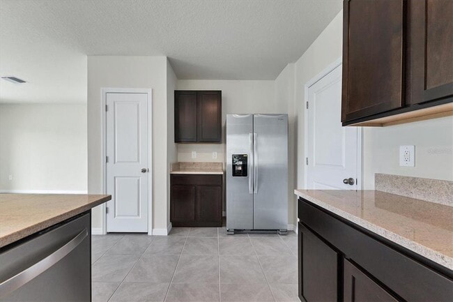 Building Photo - 3279 Hilltop Cir