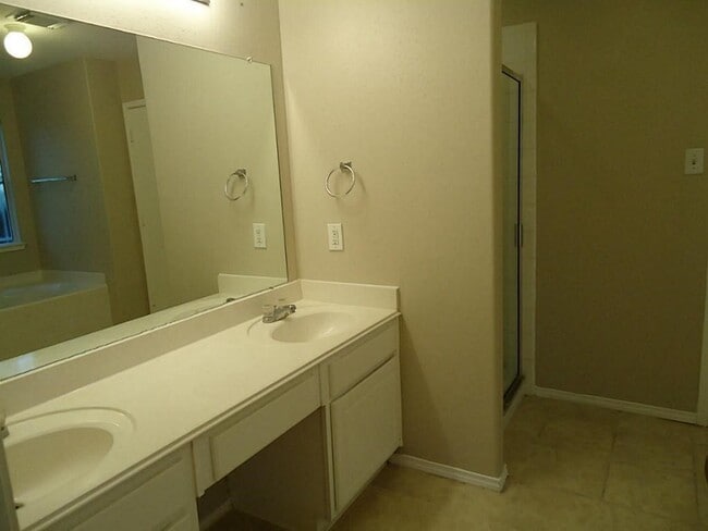 Building Photo - 11047 KNOBBLEY Oak Ct