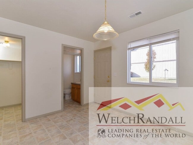 Building Photo - Charming 2 Bed 1.5 Bath Townhome in Harris...