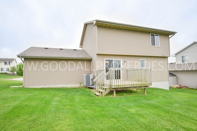Building Photo - Great 3 Bedroom, 2.5 Bathroom Home in Ankeny