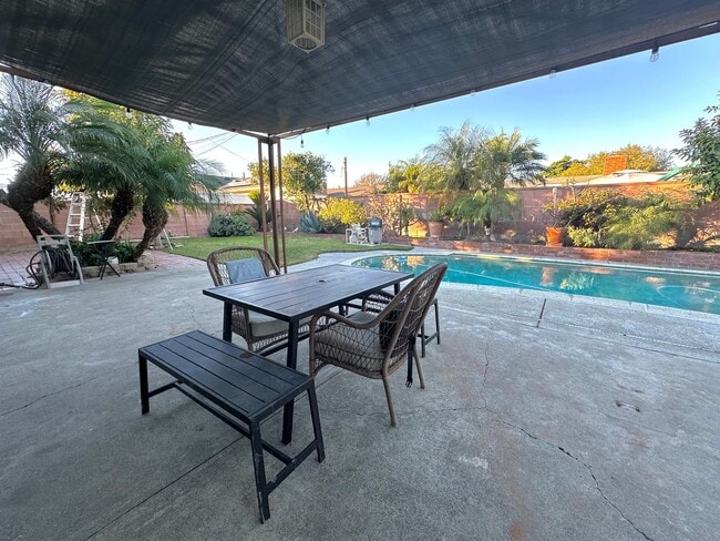 Building Photo - Beautiful 4 Bed / 3 Bath Home in Garden Grove For Rent