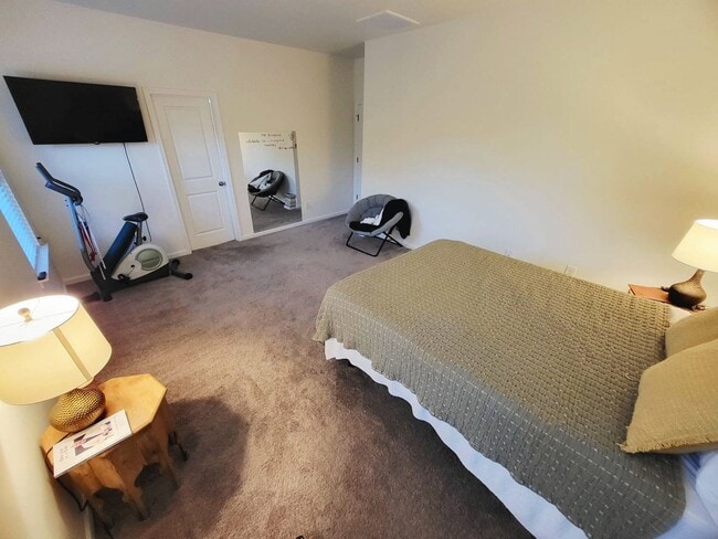 Building Photo - 366 Crandon Rd