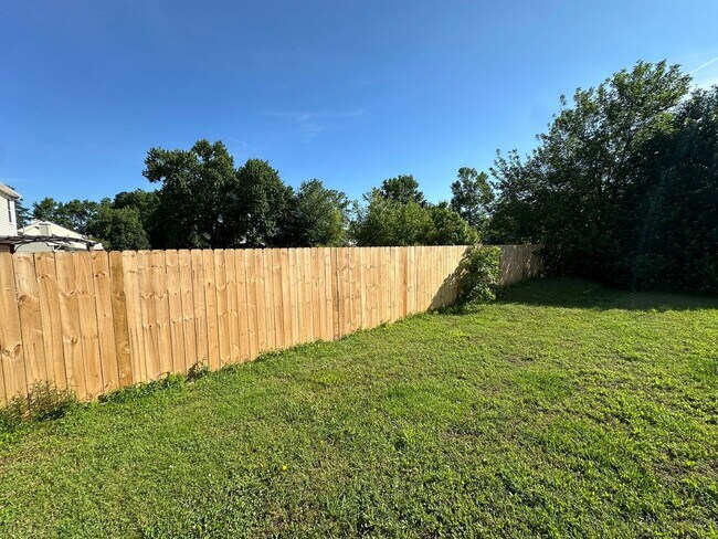 Building Photo - Lovely Ranch in Grassfield School District!