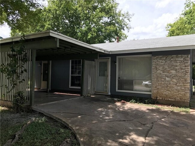 Building Photo - 9412 N Creek Dr