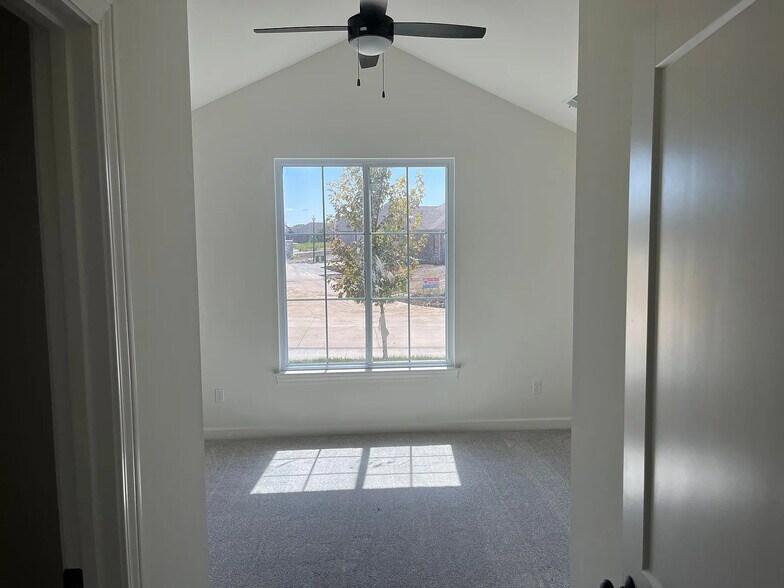 Building Photo - 1817 Wes Milligan Ln
