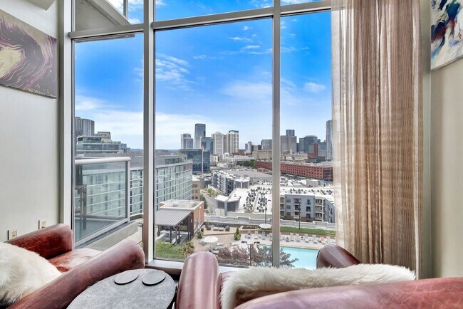 Building Photo - Fully Furnished 15th Floor Condo At Icon I...