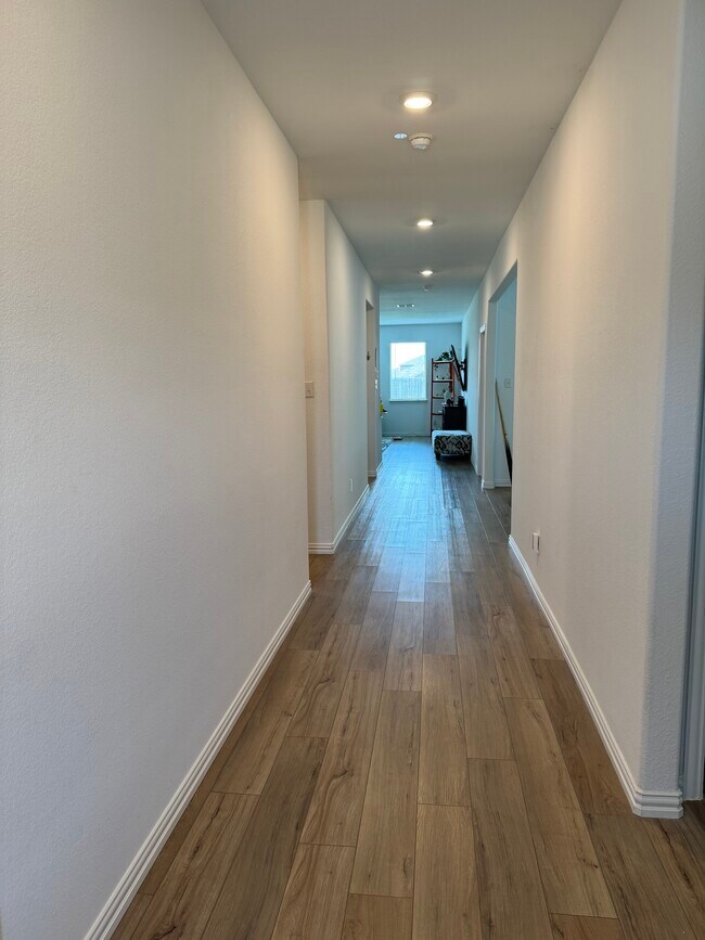 Building Photo - 736 Pollyann Trl