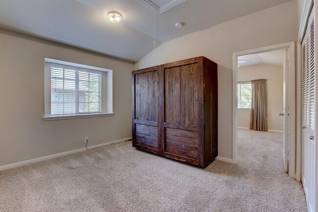 Building Photo - 1310 W Parmer Ln