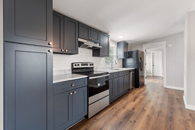 Building Photo - 3 bed 2 bath