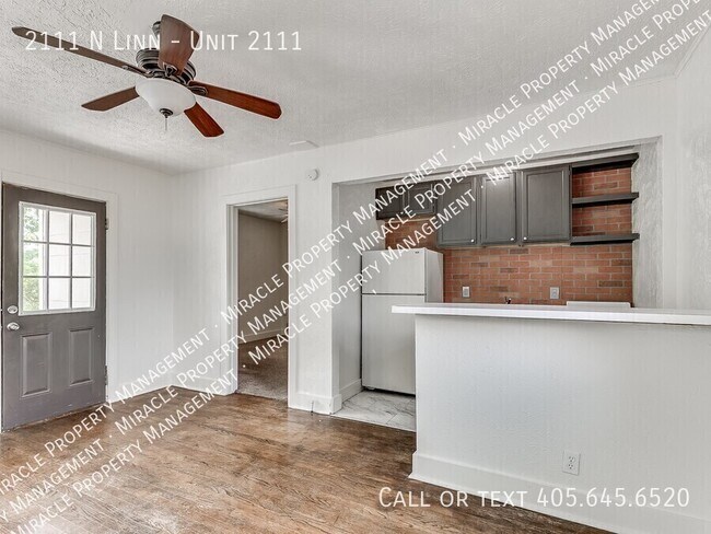 Building Photo - 2111 N Linn-Unit 2111