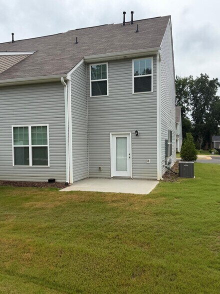 Building Photo - 836 Pryor St