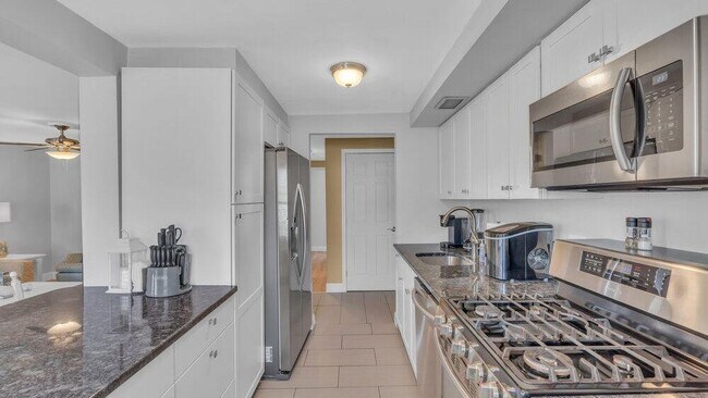 Building Photo - 1226 1/2 Briarwood Rd-