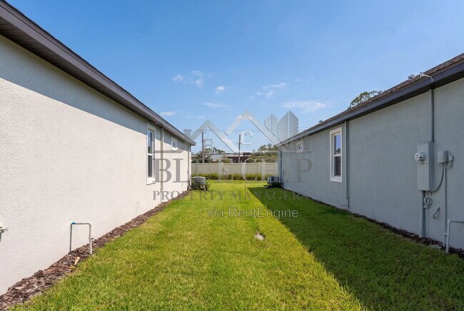 Building Photo - 1008 British Cir
