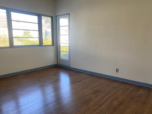 Building Photo - 121 S Flores St