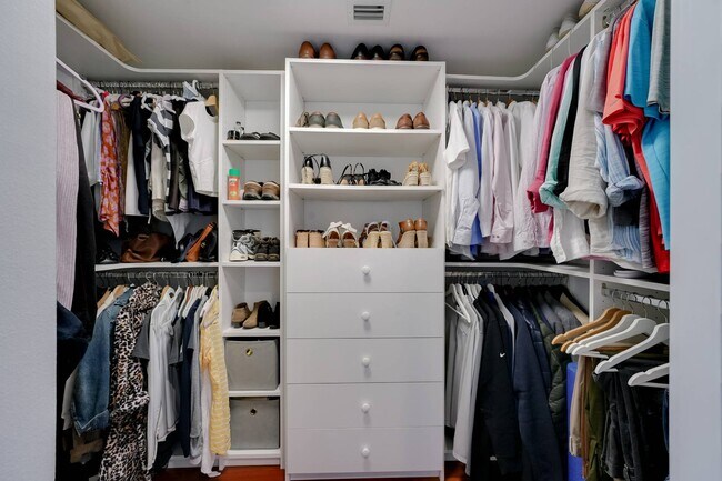 Building Photo - 2475 Brickell Ave