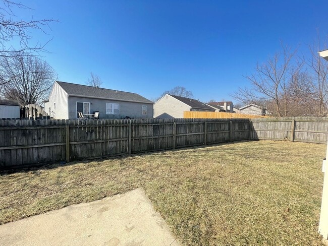 Building Photo - SUBLEASE - Three Bedroom Single Family Hom...