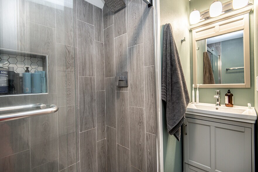 Building Photo - 1014 E Pearson St