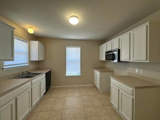 Building Photo - 4300 Larry Don Ln