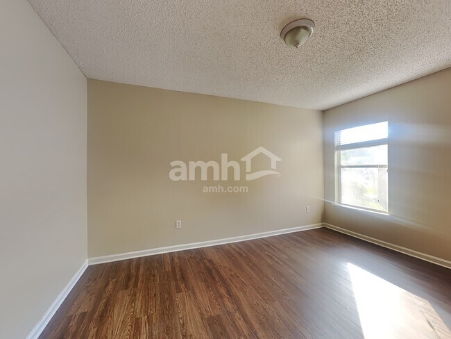 Building Photo - 23856 Flora Parke Blvd