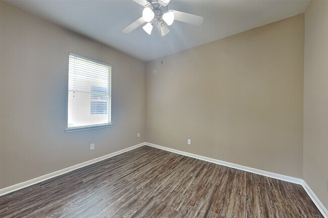 Building Photo - 7418 Jacobs Well Dr
