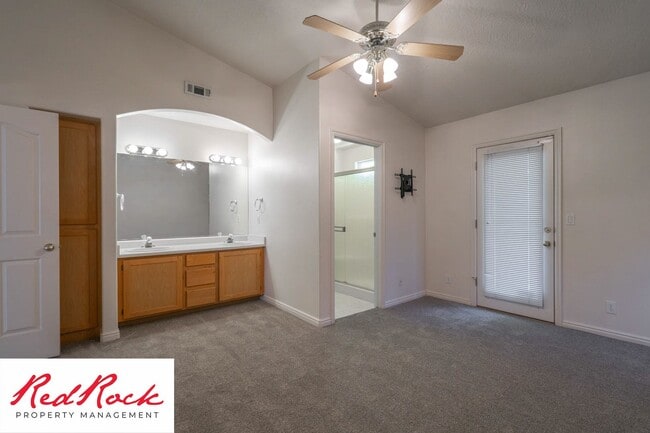 Building Photo - 3 Bed 2 Bath Home in Ivins with Views of Red Mountain