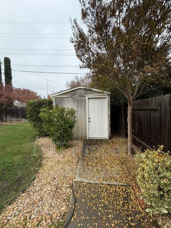 Building Photo - 2011 Mangrum Ave