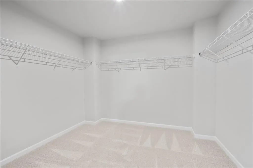 Building Photo - Room in House on Riverwood Dr