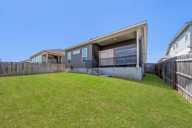 Building Photo - Spacious 4-Bed Oasis with Pool Access & Modern Upgrades in New Braunfels
