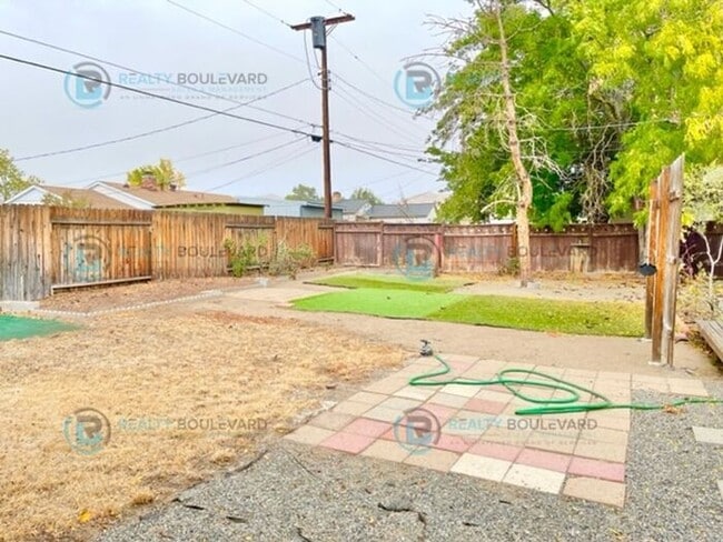 Building Photo - Cozy 3-Bedroom Home with Fenced Yard and G...