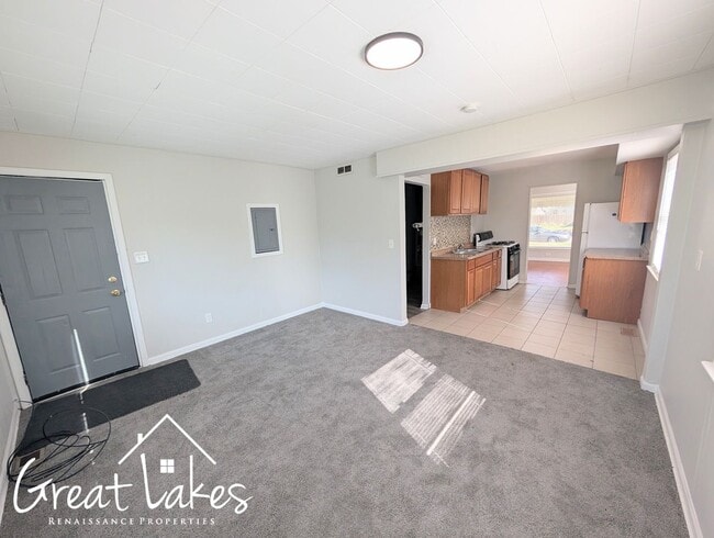 Building Photo - Cozy 2 Bedroom 1 Bathroom now available fo...