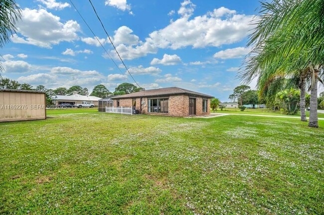 Building Photo - 1803 E Easy St