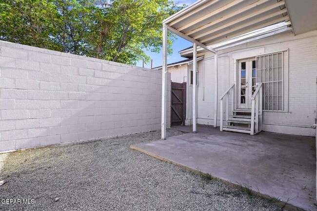 Building Photo - 3225 Fort Blvd