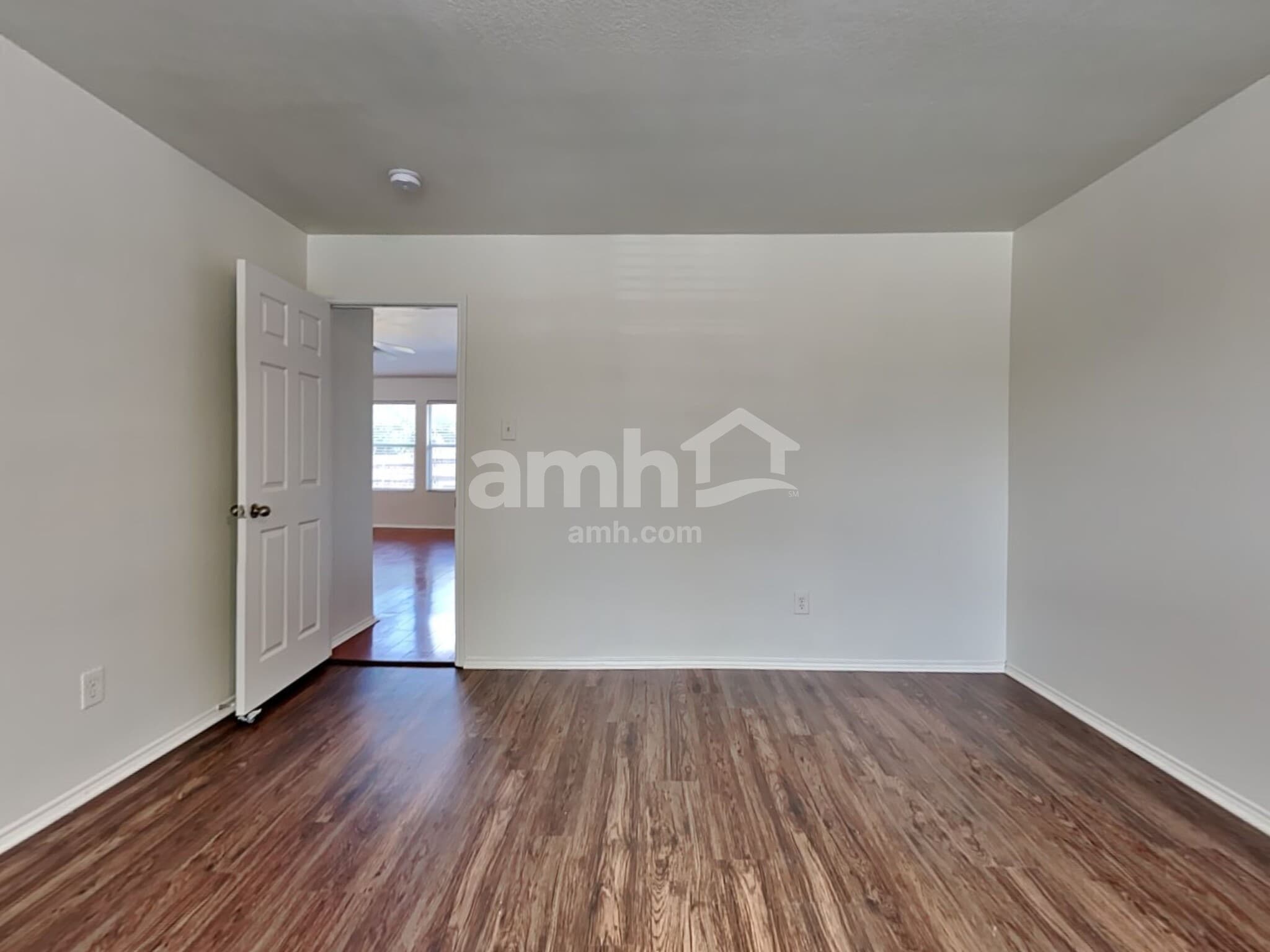 Building Photo - 700 Locustberry Dr