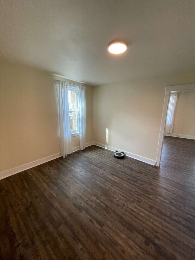 Building Photo - Spacious 3 Bedroom Apartment Near IUP – Ideal for Roommates