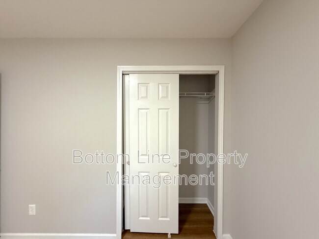 Building Photo - 5622 Wallace Cabin Dr