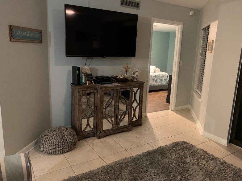 Building Photo - 10 Lemoyne Ave