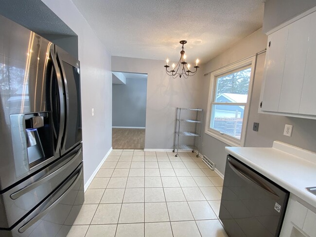 Building Photo - 1540 5th Ave SW