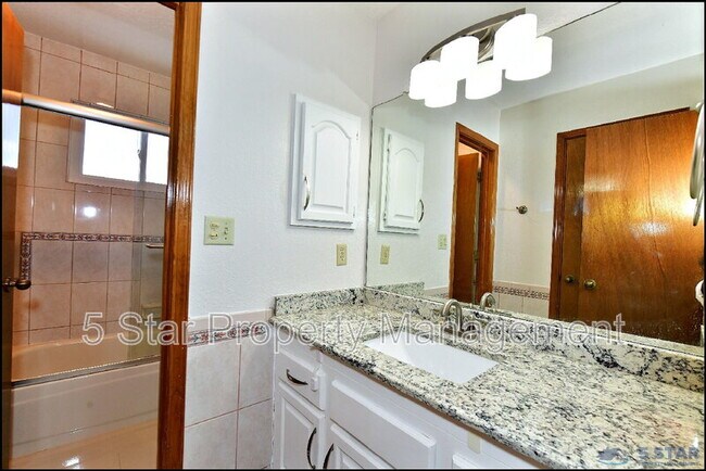 Building Photo - 529 Castlerock Ln