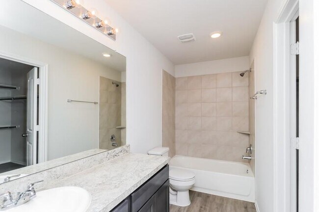 Building Photo - 923 Imperial Bend Dr