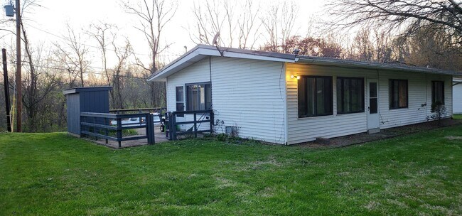 Building Photo - Finleyville 3 Bedroom 1.5 Bath Single Family Ranch Home