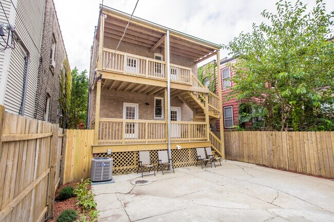 Building Photo - 2648 W Lunt Ave